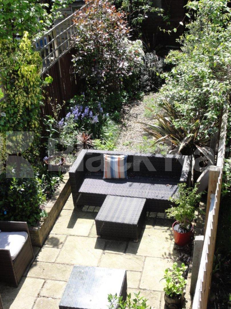 			LET , 3 Bedroom, 1 bath, 1 reception Apartment			 Dornton Road, Balham